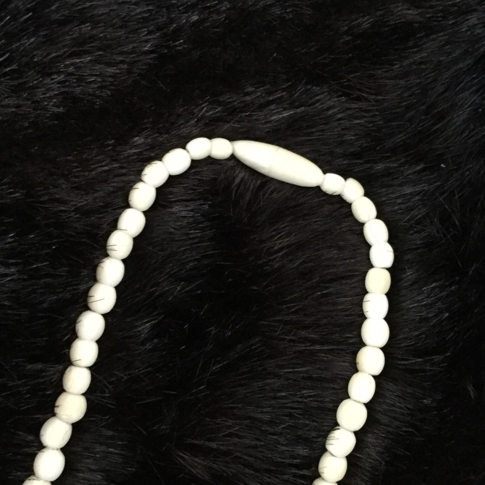 VINTAGE CARVED CABBAGE ROSE NECKLACE - Picture 6 of 6